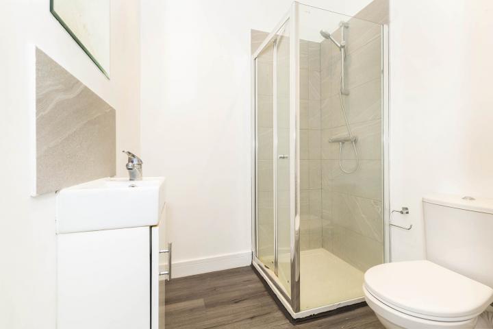 Renovated Garden apartment with private parking Anson Road, Willesden Green
